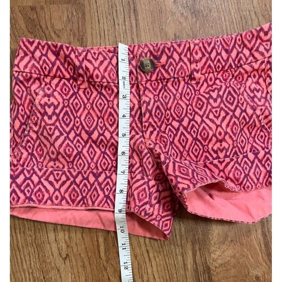 American Eagle Outfitters High Waist Pink Geometric Shorts - Picture 3 of 9